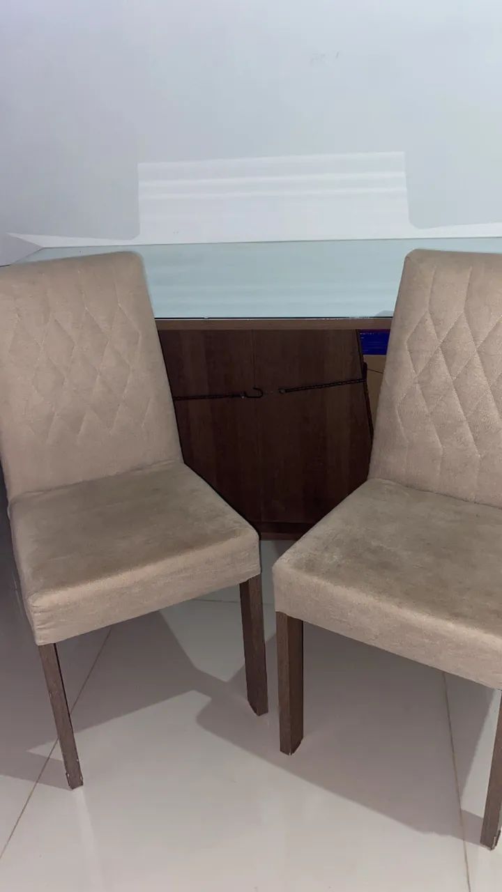 Mesa com quatro cadeiras64169254223362122
