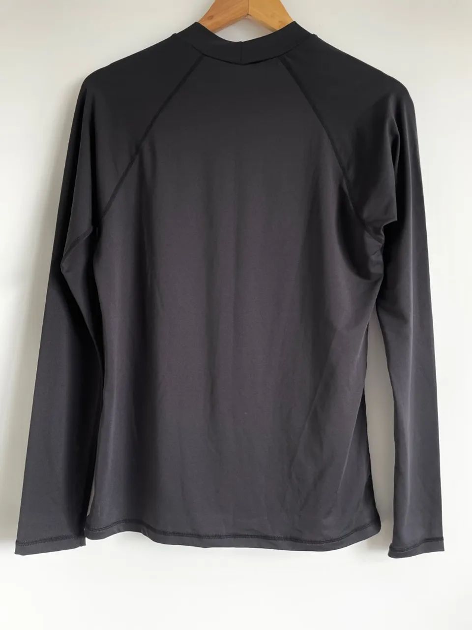 Camiseta manga longa preta proteção solar UPF Olaian - Foto 4