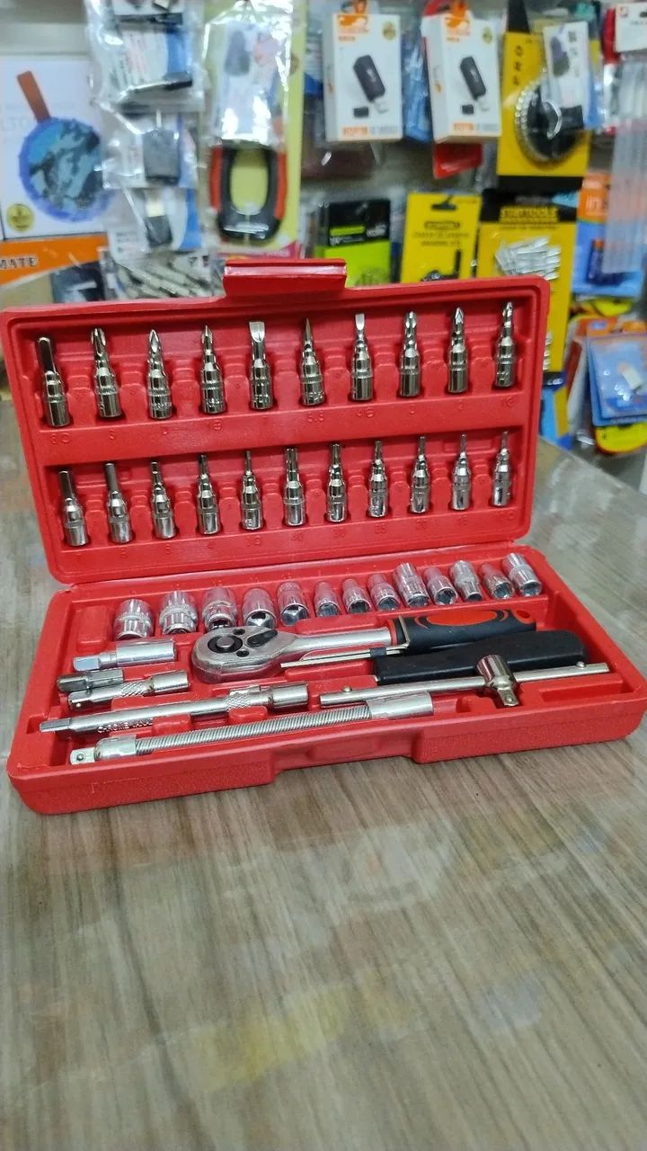 Jogo de Soquetes Chaves de Fenda e Bits 46 Peças com Maleta