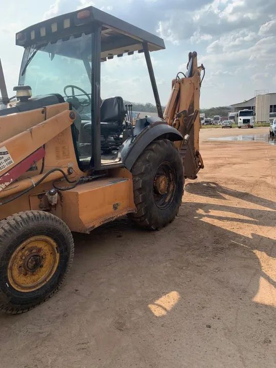 Retroescavadeira Case 580 M 