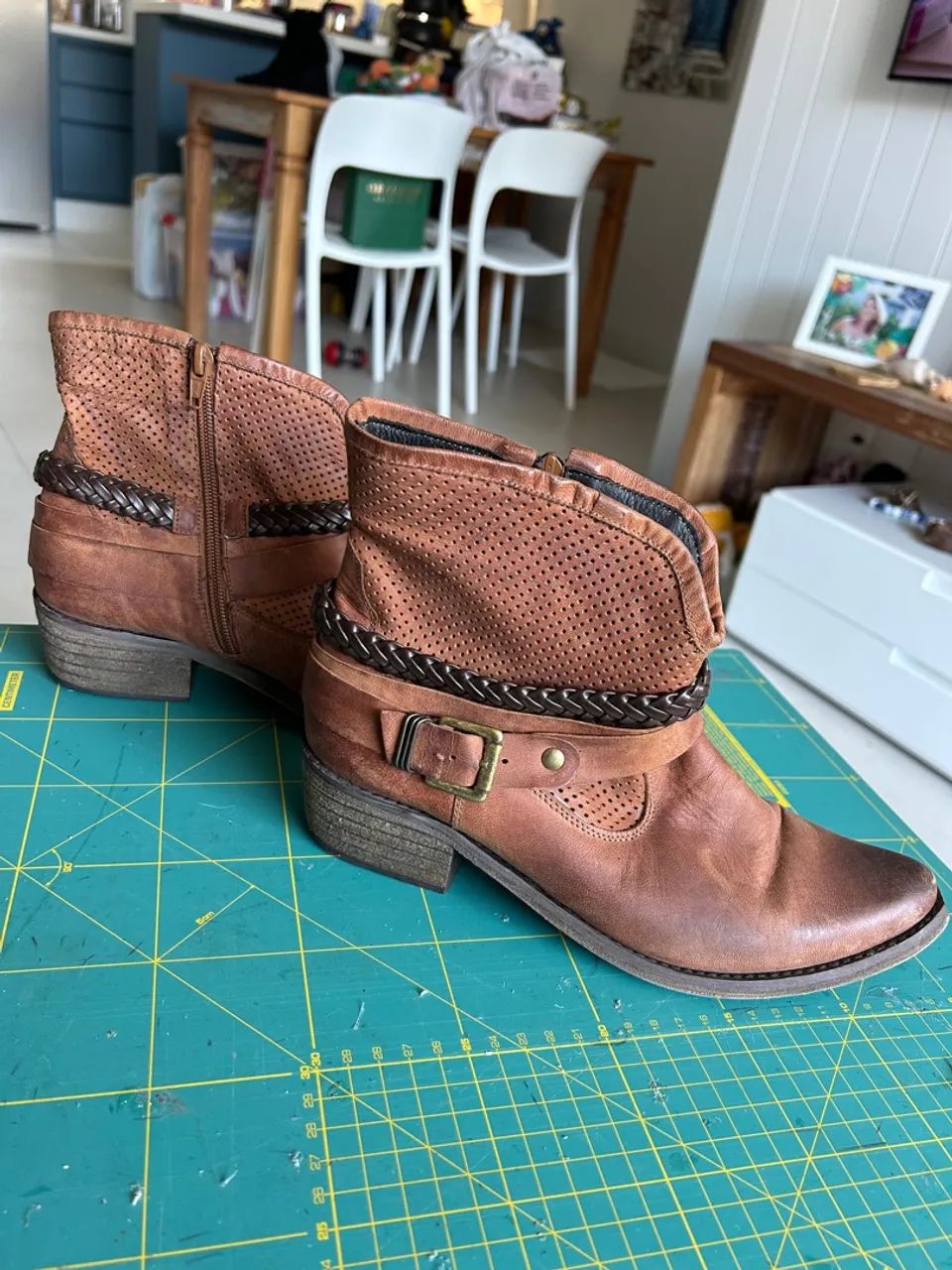 Botas de Couro Marrom