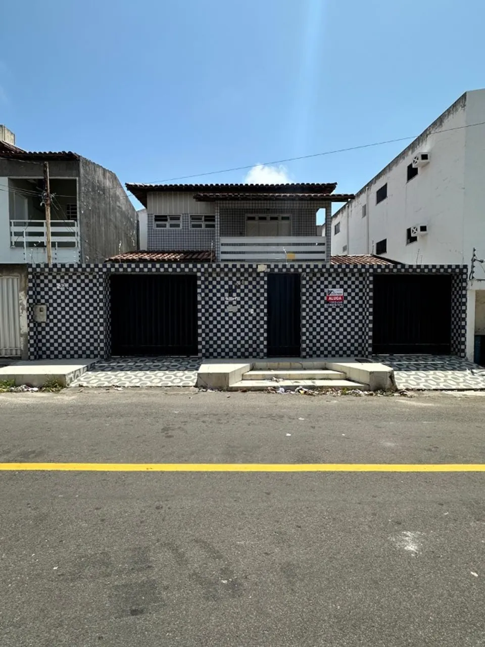ALUGA-SE CASA COM 2 PAVIMENTOS - INÁCIO BARBOSA