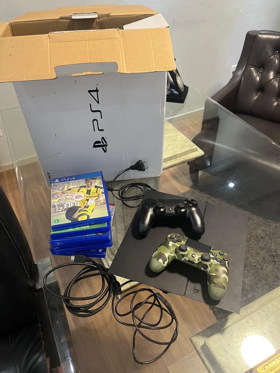 PlayStation 4 Completo com Jogos e 2 Controles