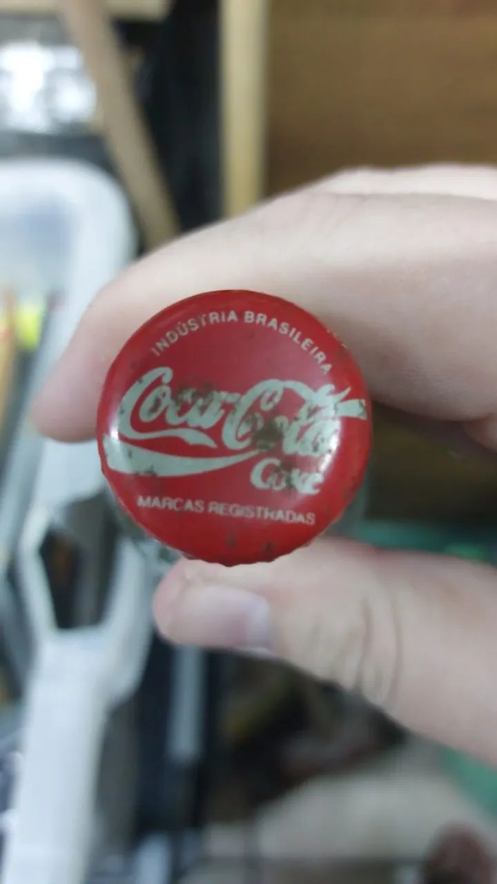 Garrafa Coca Cola Prateada Comemorativa Fechada - Foto 2