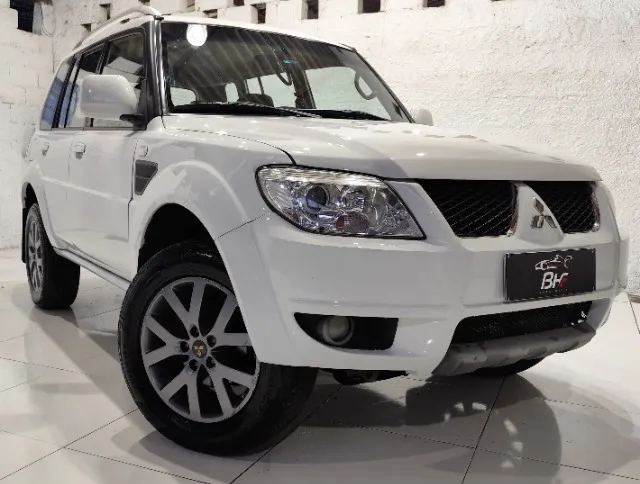 Pajero TR4 4x2 sinistro media monta baixo km linda