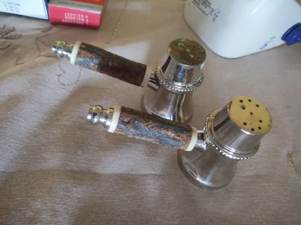 Saleiro e Pimenteiro com Cabo de Madeira Rústico