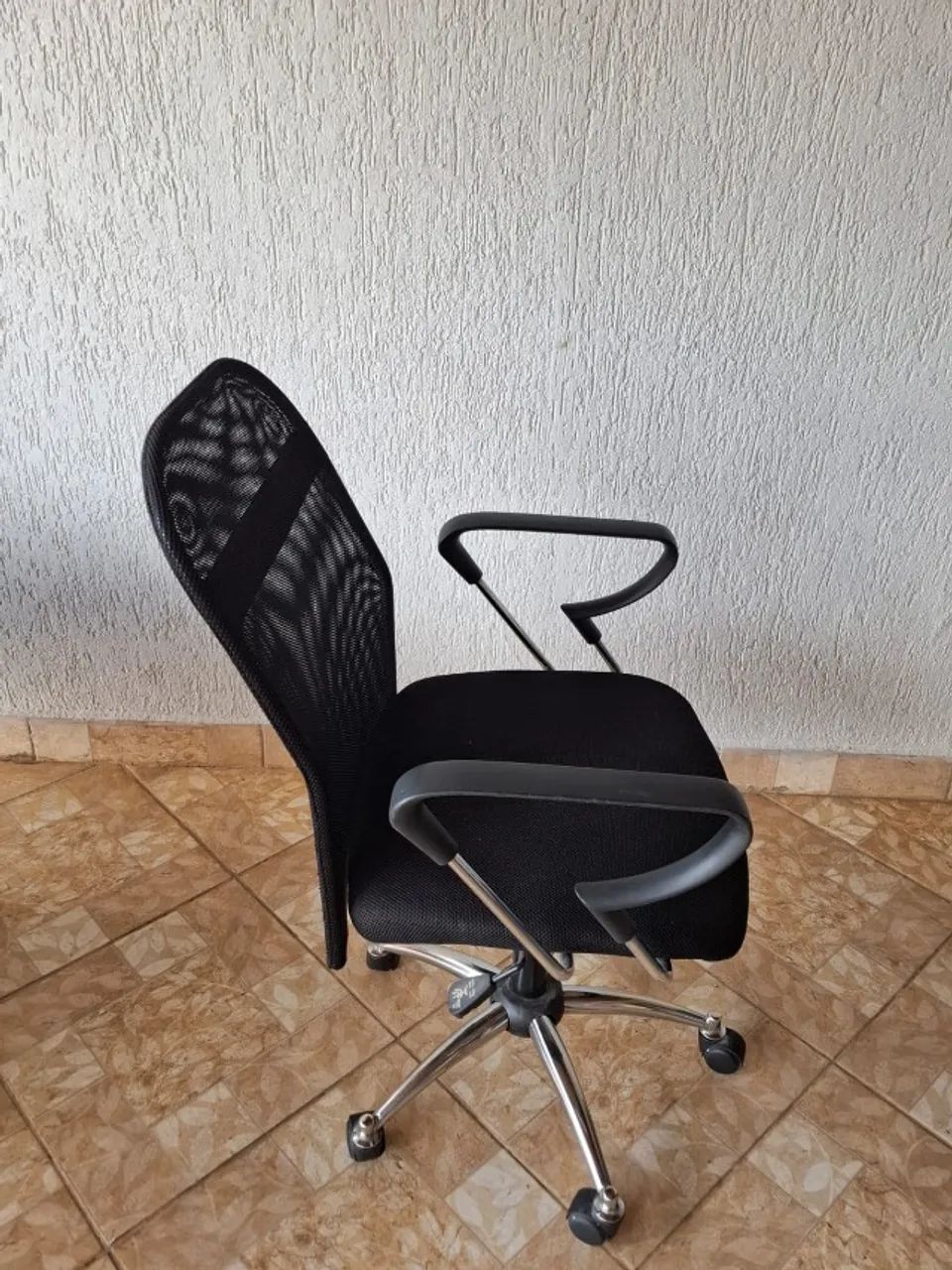 Cadeira de Escritório Diretor Tela Mesh Giratória Cromada - R$ 320,00 - Foto 4