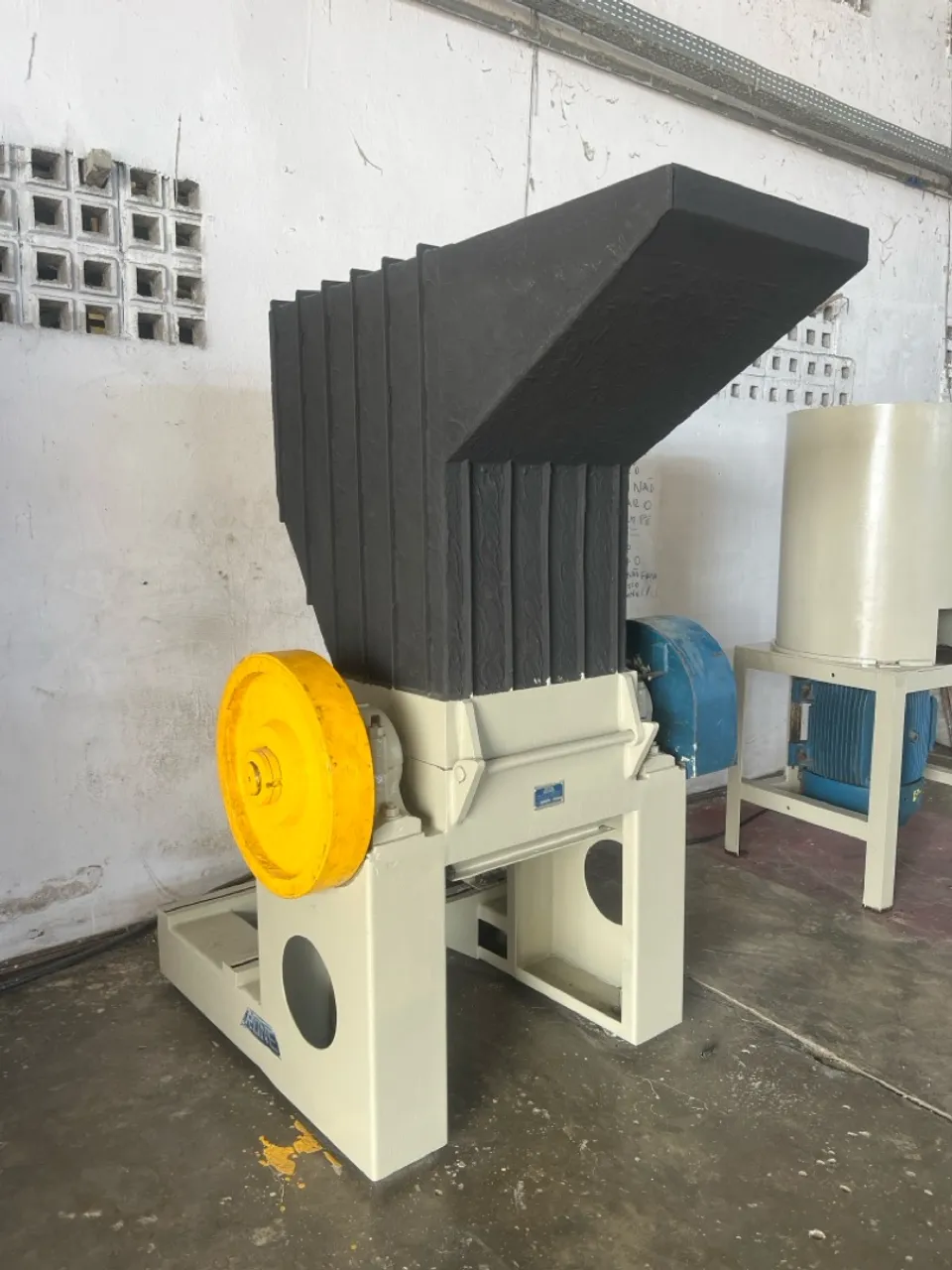 Triturador Industrial de Plástico - Alta Capacidade
