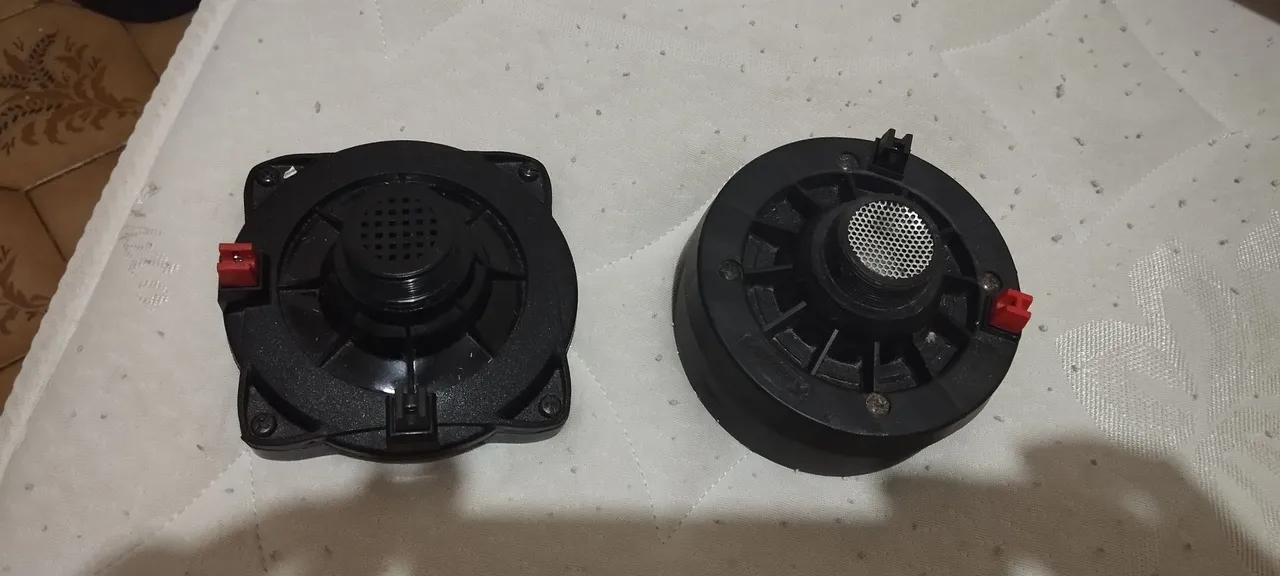 Drivers de compressão para caixas de som