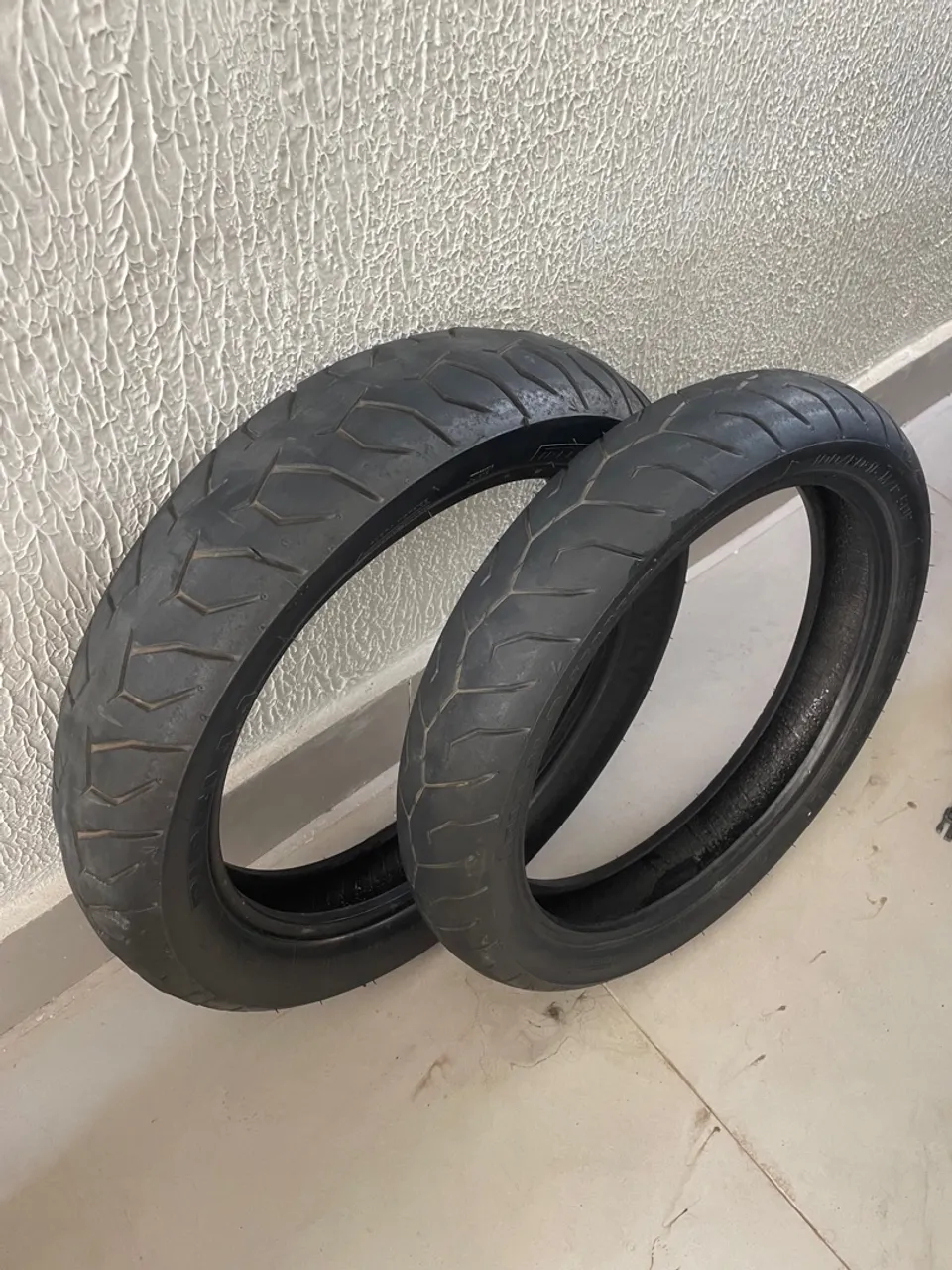 Pneus Pirelli aro 16 para moto
