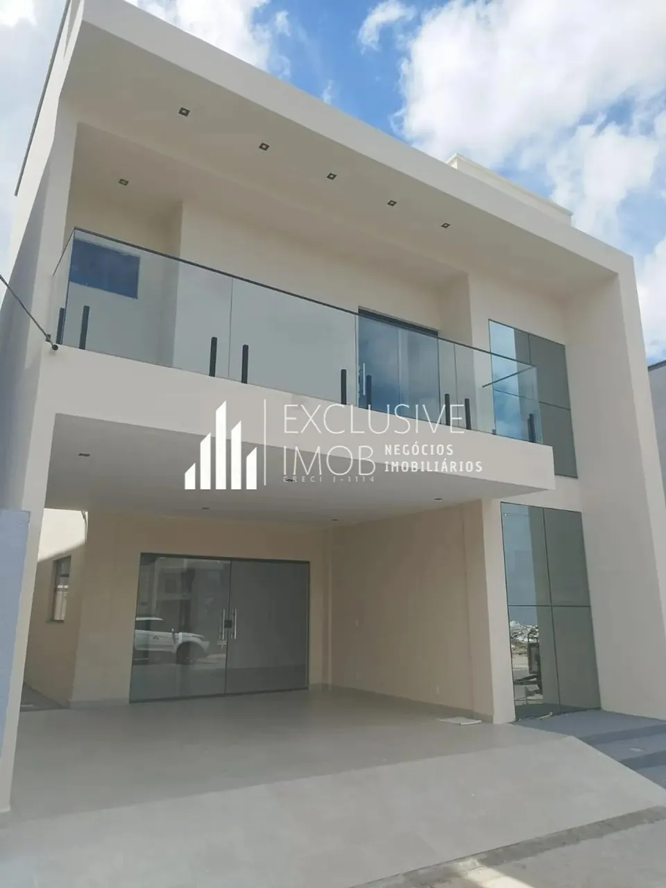 EUROVILLE CASA DE 160 METROS QUADRADOS, 4/4 SENDO 3 SUÍTES, 4 BANHEIROS