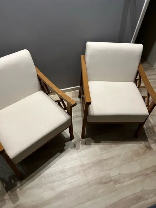 Poltronas vintage em madeira maciça