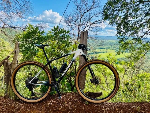 Vende-se bicicleta Cannondale MTB