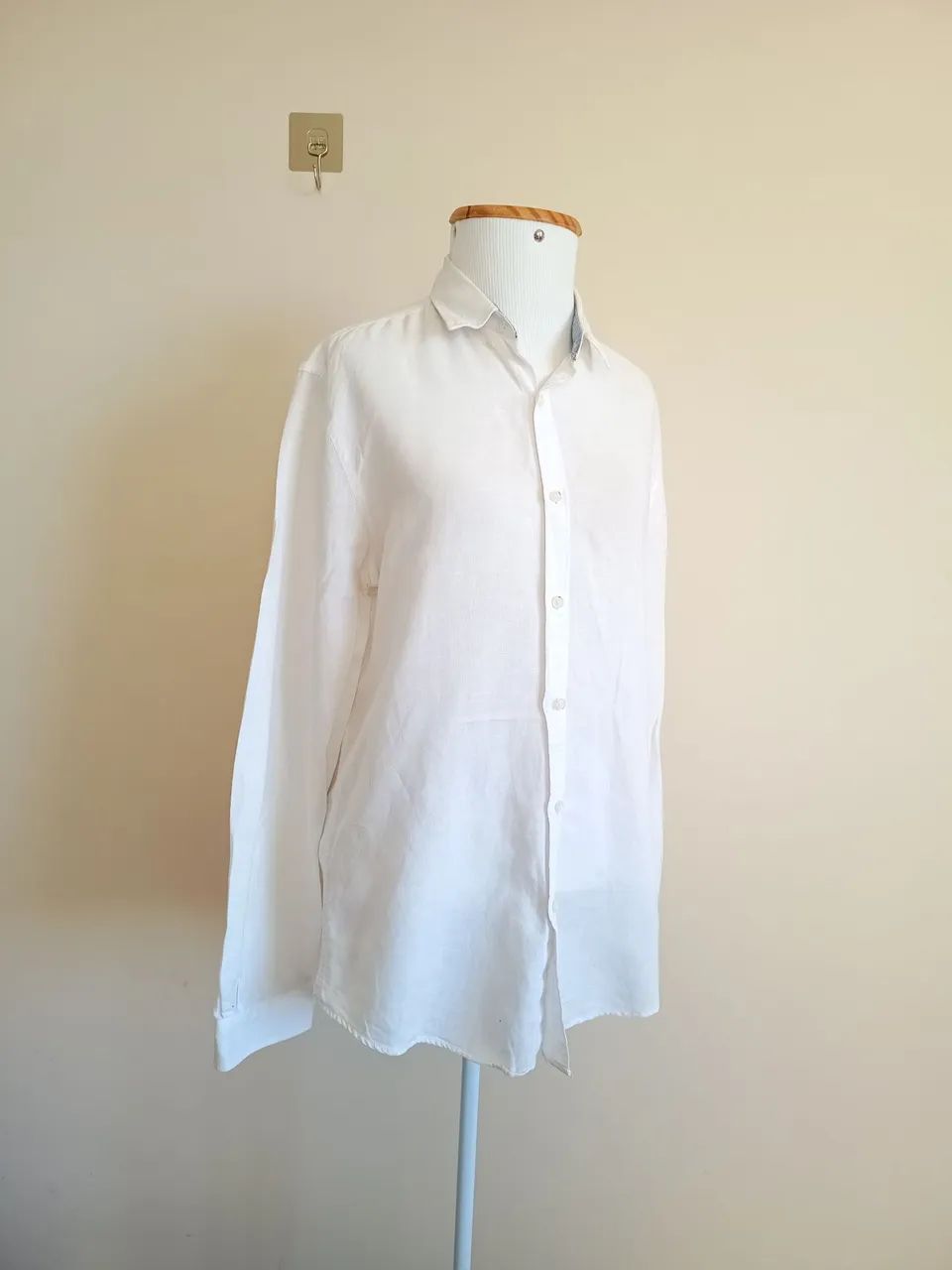 Camisa Zara de linho branca manga comprida