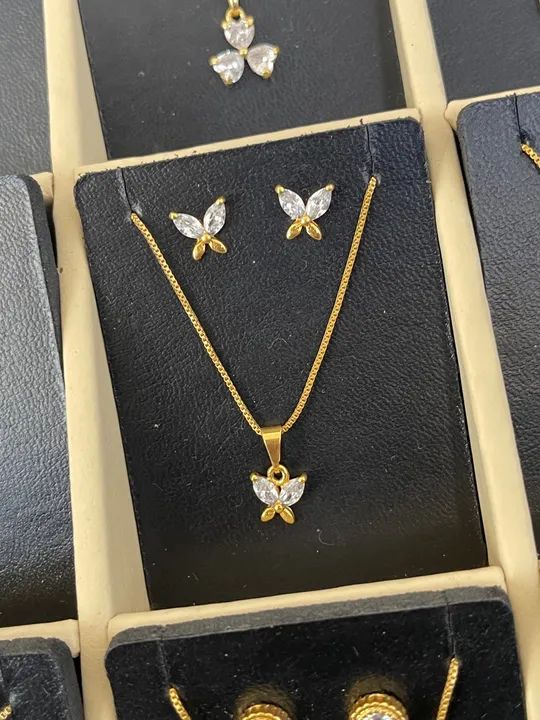 Conjunto de colar e brincos com zircônias - Foto 4