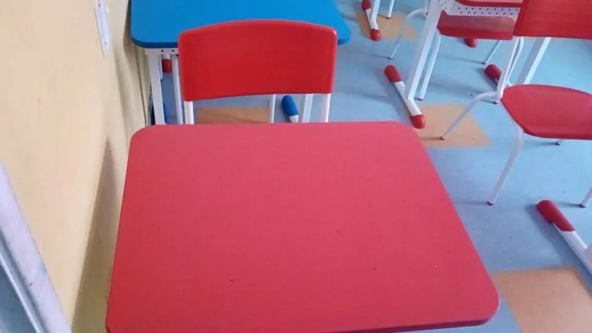  8 conjuntos de Mesas escolares individuais  - Foto 5