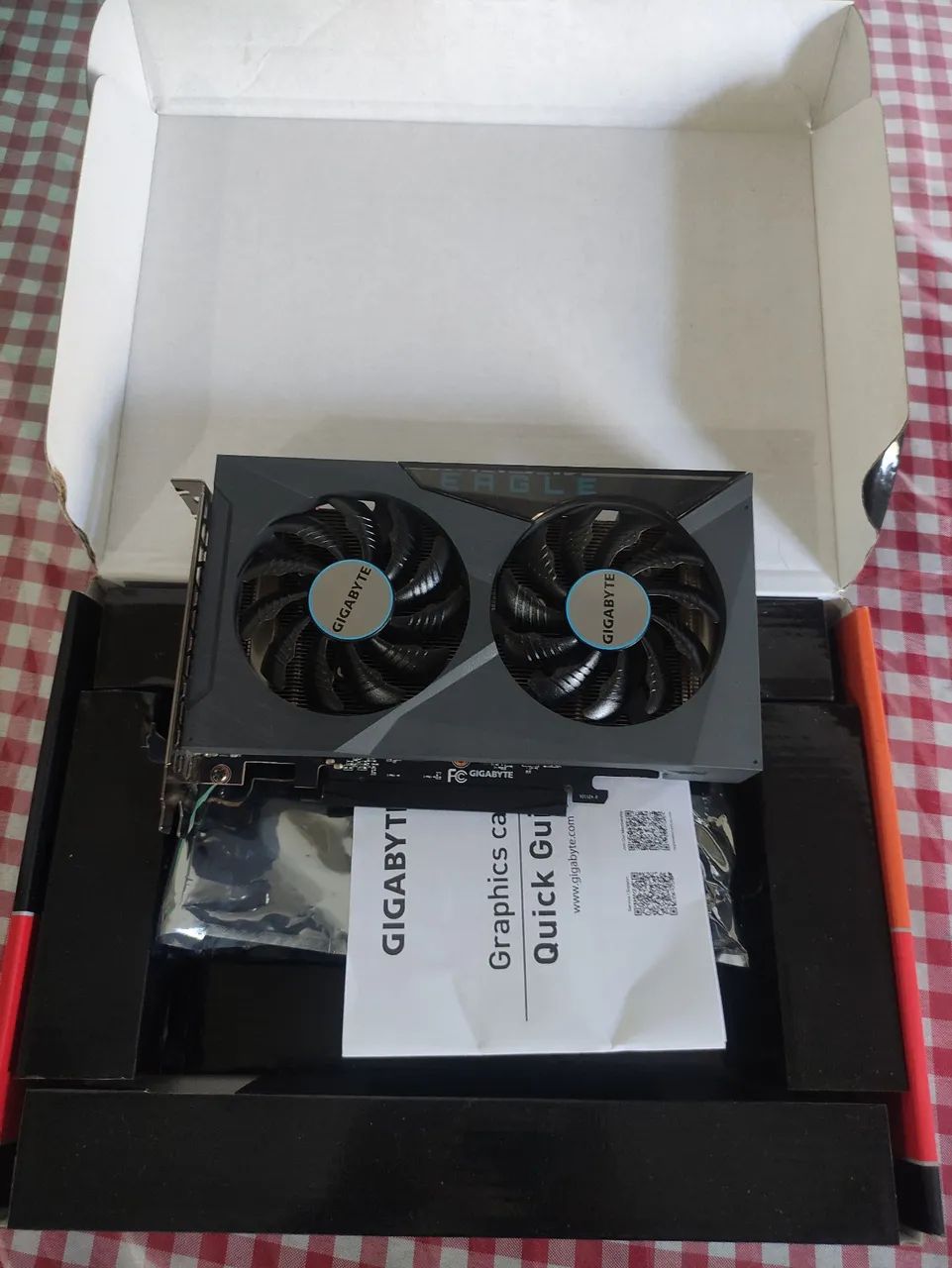 Placa de Vídeo Gigabyte Radeon RX 6500 XT Eagle 4G - Foto 3