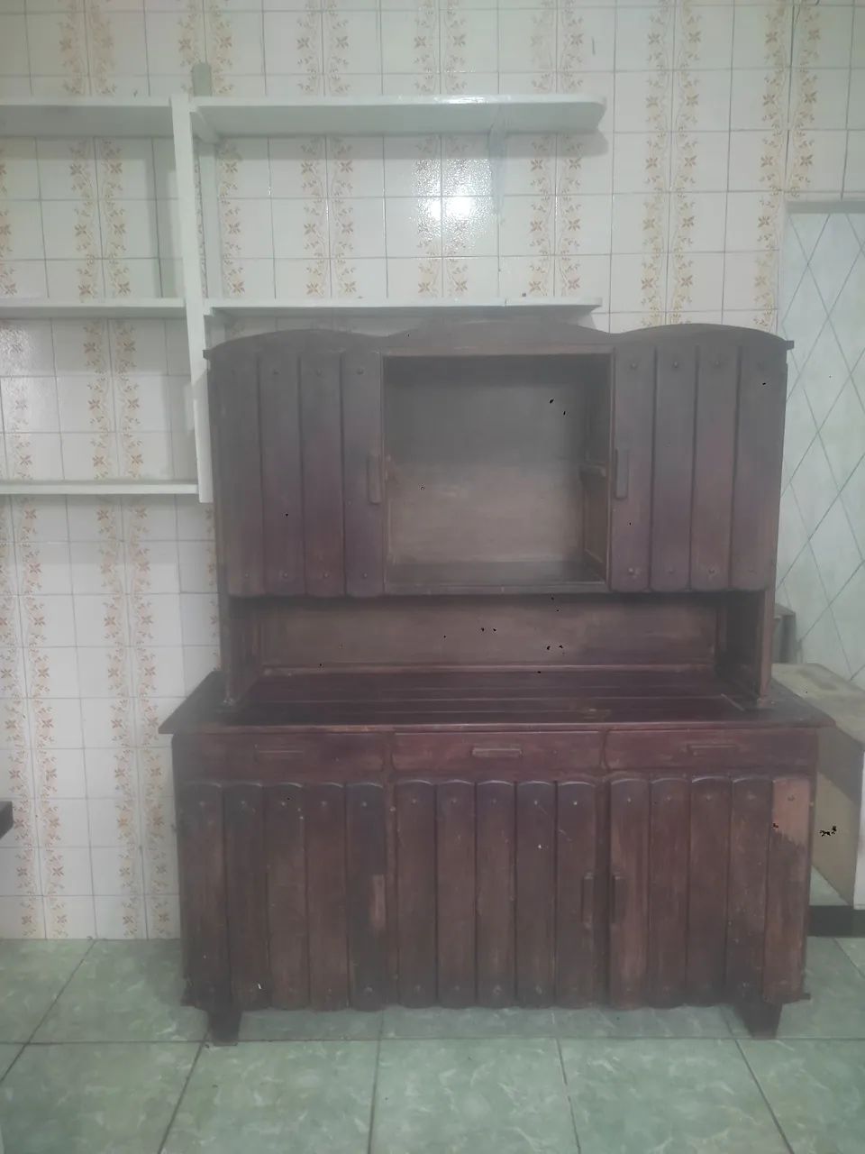 Armário de madeira antigo - Foto 2
