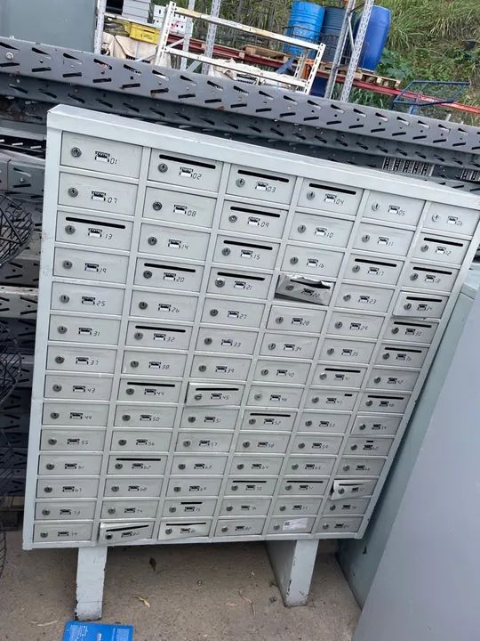 Caixa de correio / guarda volume 84 