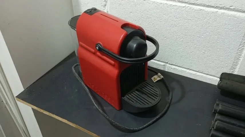 Cafeteira Nespresso Inissia - Vermelha + Brindes