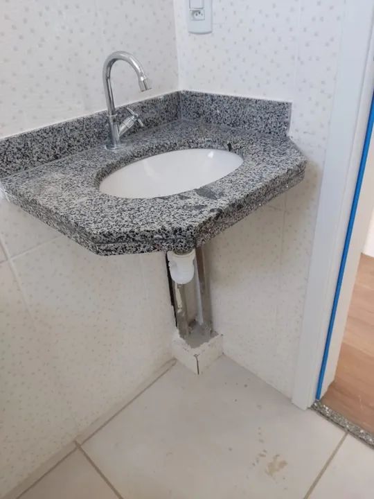 Pia cozinha, pia banheiro, tanque de lavar, torneiras  e vaso sanitário.