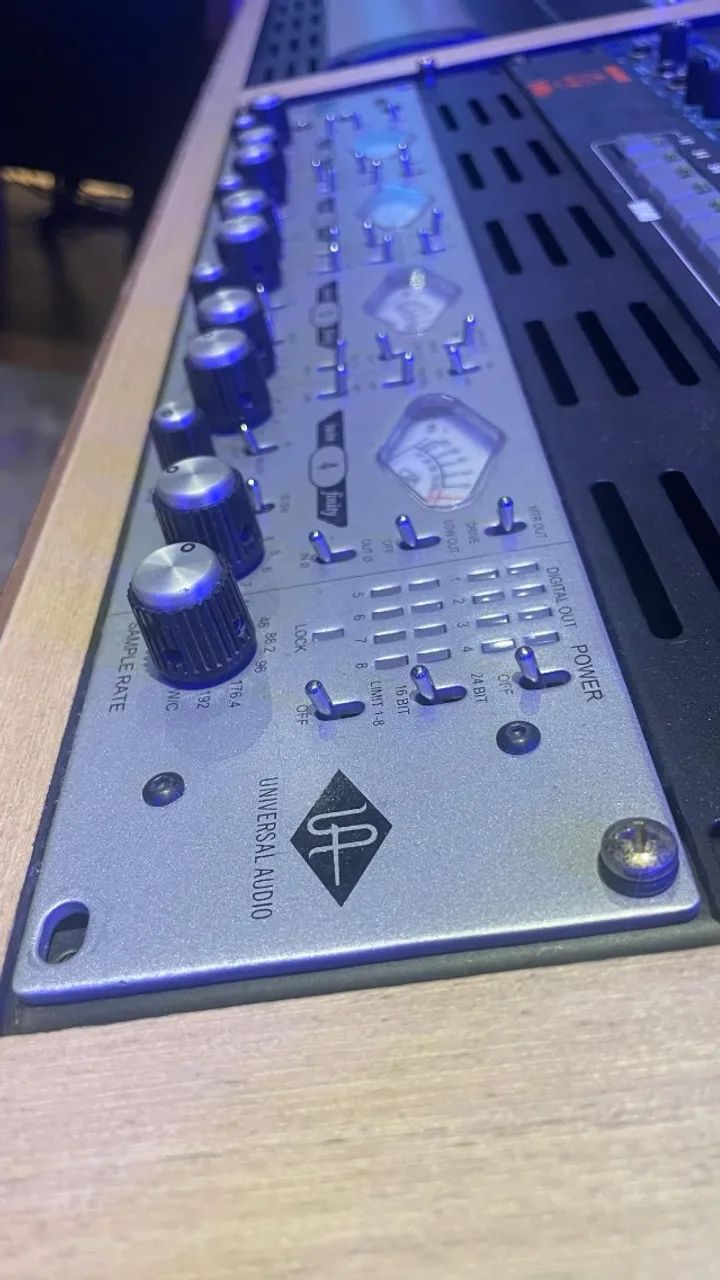 Universal Audio 4-710d - Pré com Blend + A/D