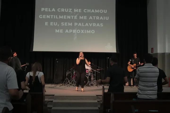 Telão retrátil elétrica 230