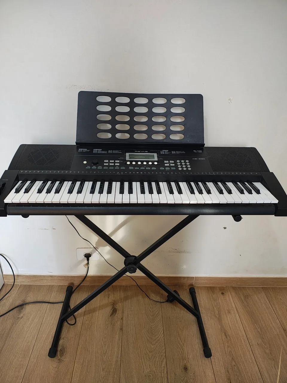 Teclado Musical Revas KB330 - com Suporte e Porta Partituras