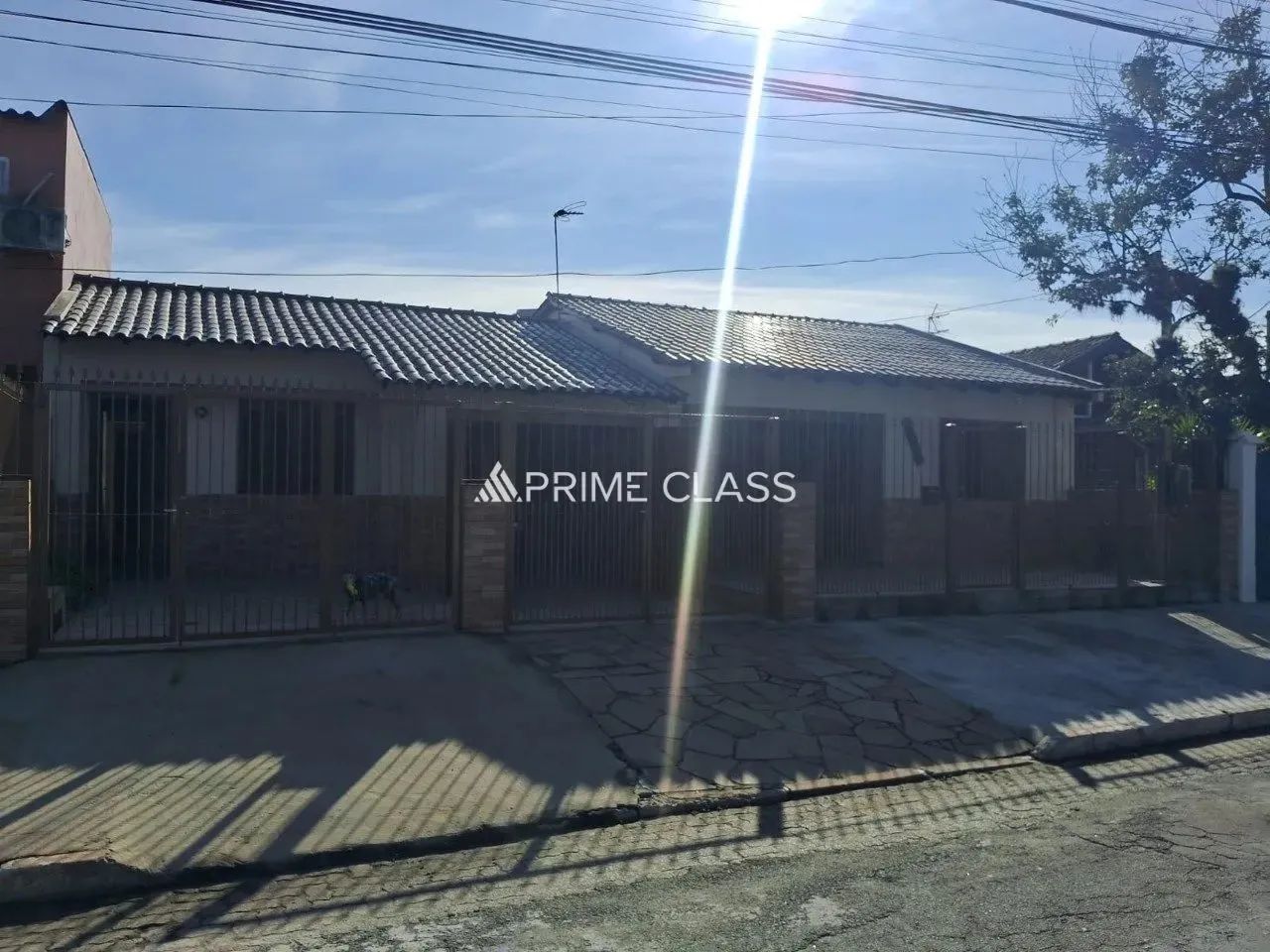 Casa térrea 3 dormitórios com piscina - Bairro Cinco Colonias, Canoas/ RS