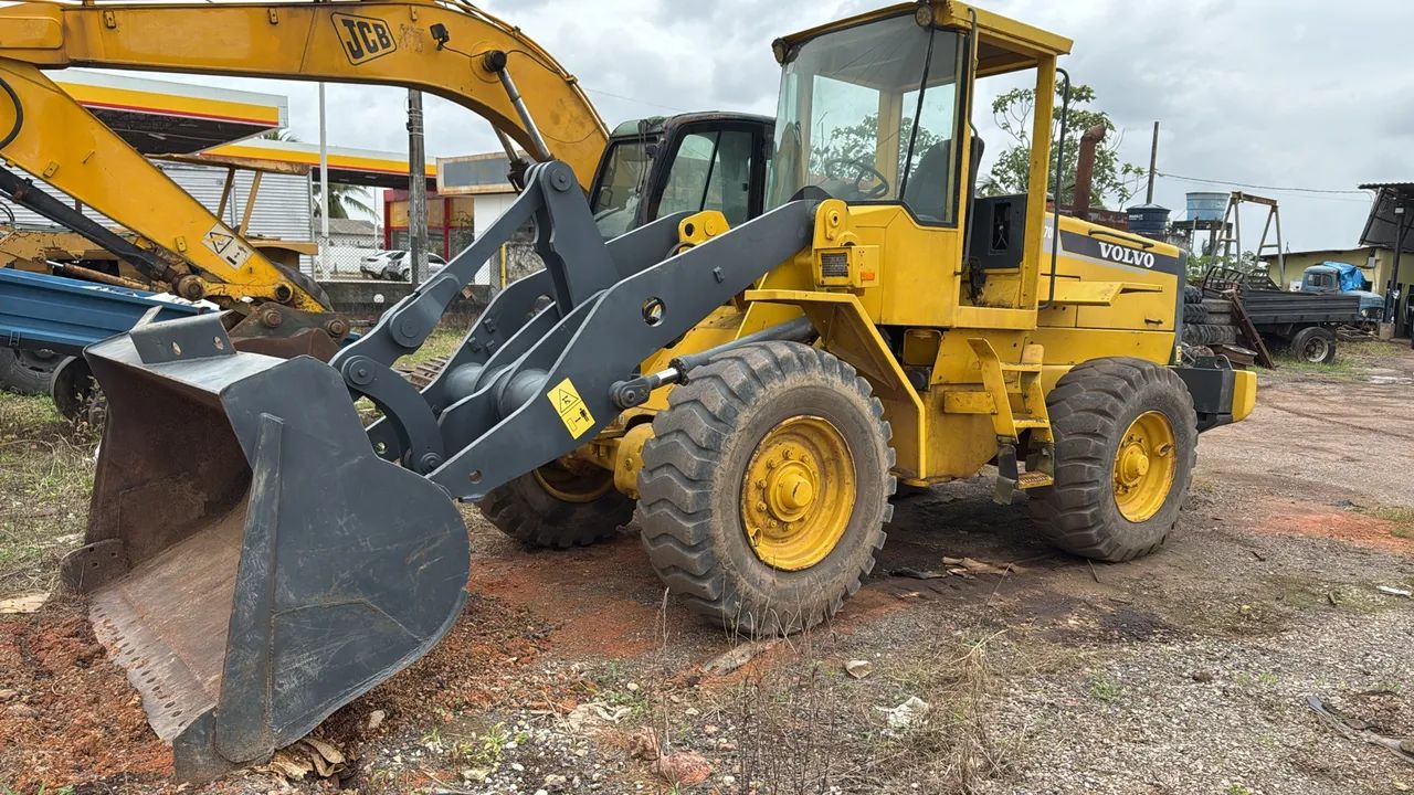 Volvo L70 - Pá Carregadeira 