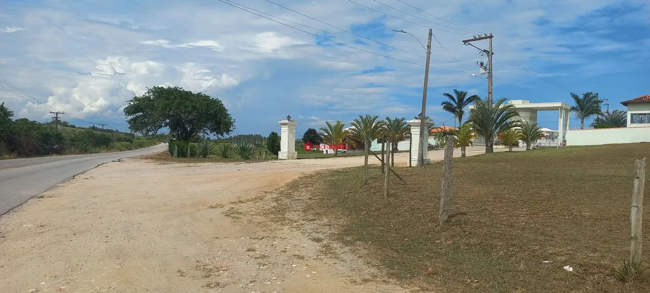 Terreno em condomínio fechado com 450m²