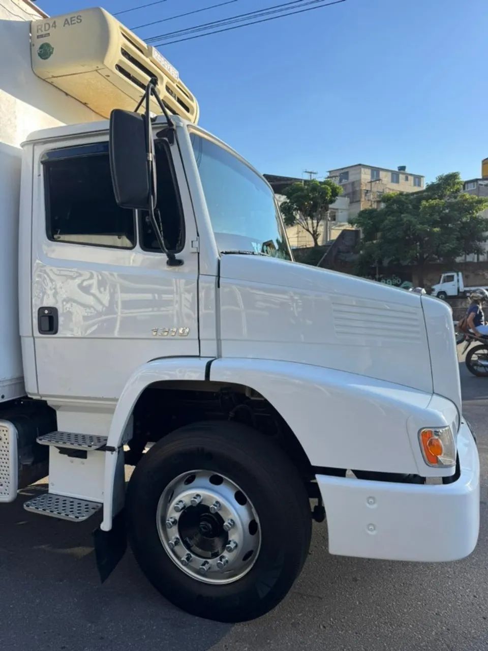 M. BENZ 1319 ATRON BAÚ REFRIGERADO |  2015/2015 - Foto 3