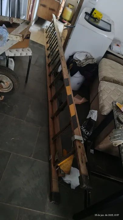 Escada de madeira para pintura