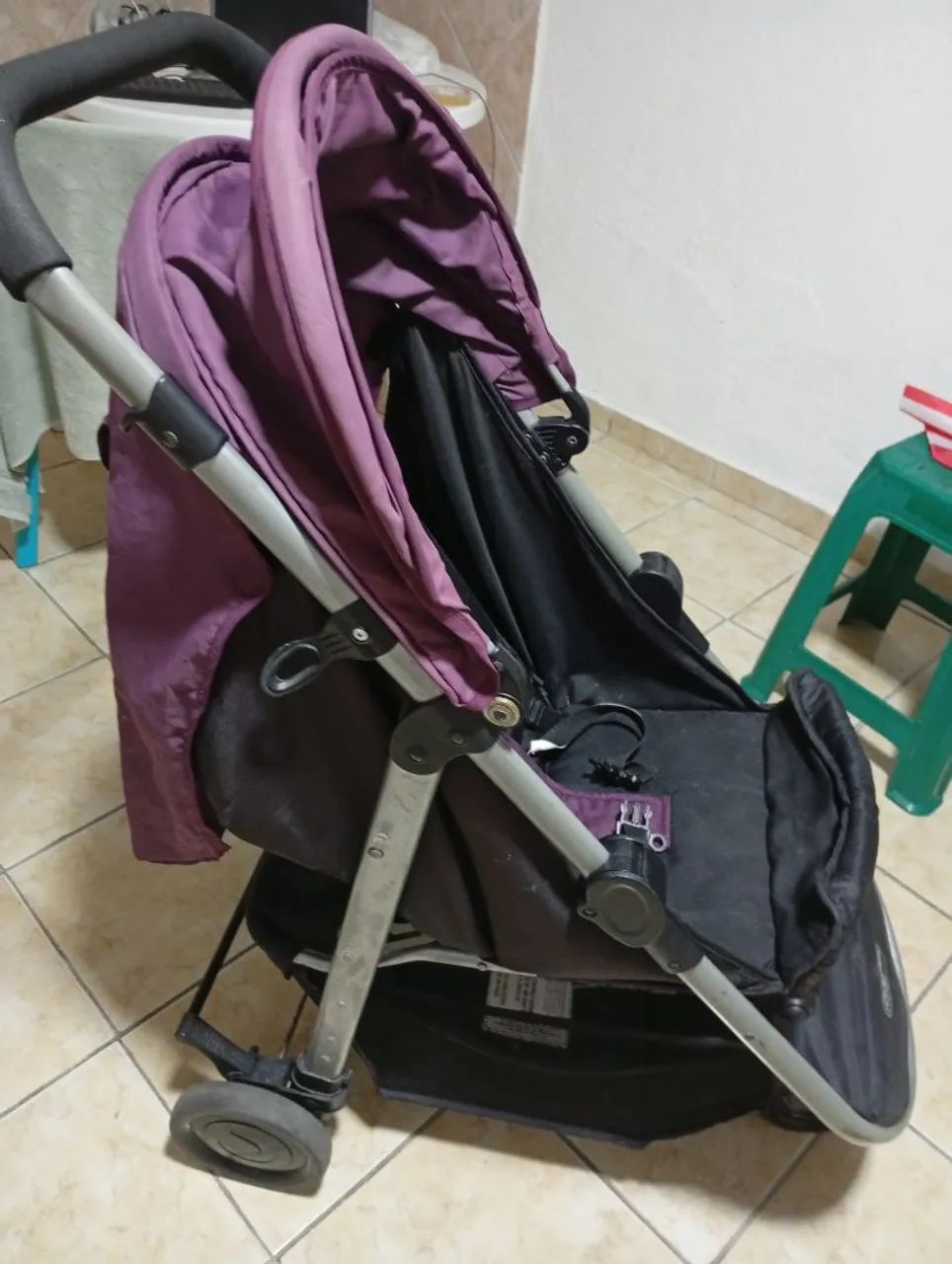 Carrinho de Bebê - Dobrável e Leve com guarda sol. - Foto 3