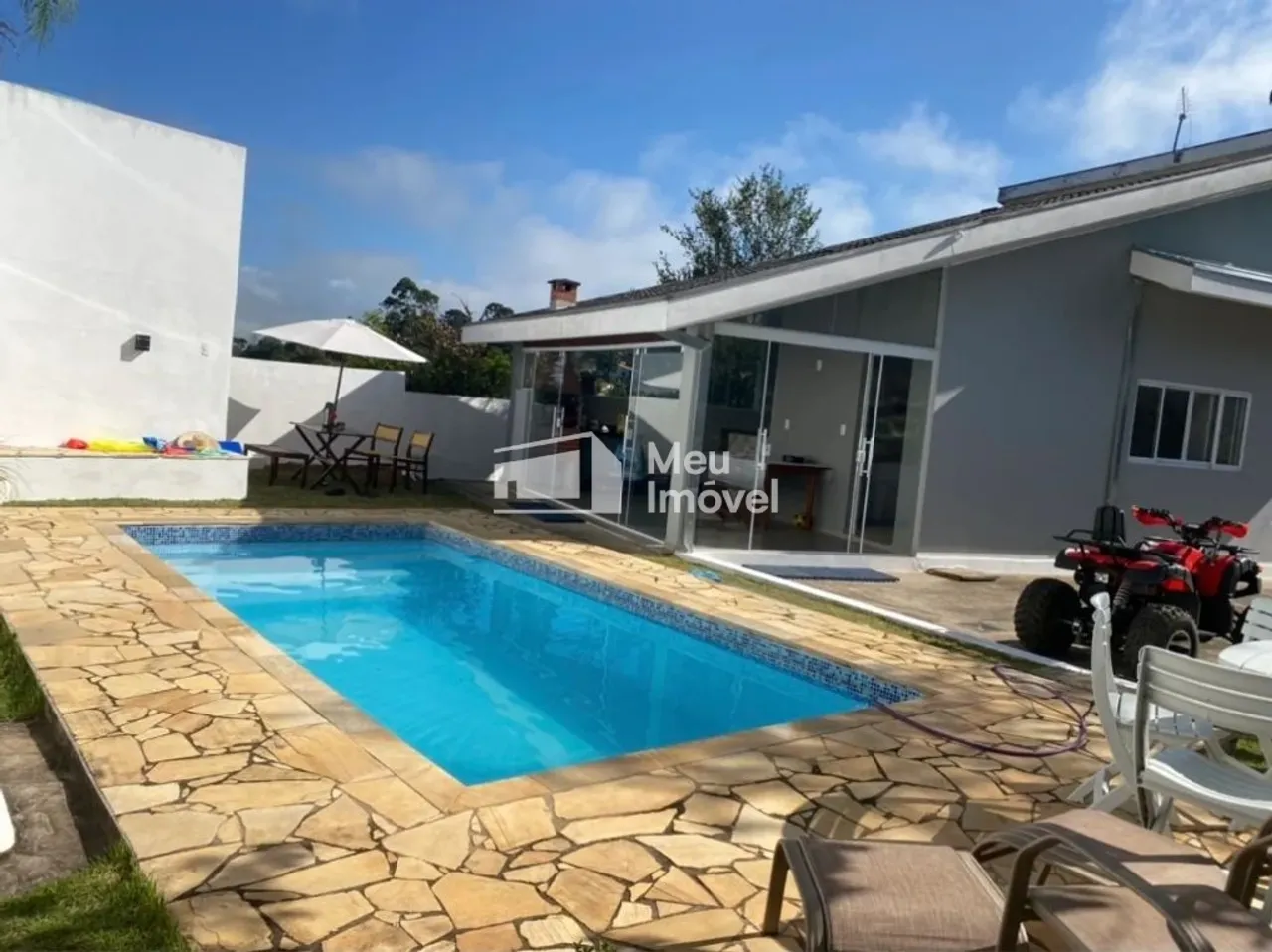 Chácara a venda em condomínio fechado casa com piscina area 1493 total * Permuta*