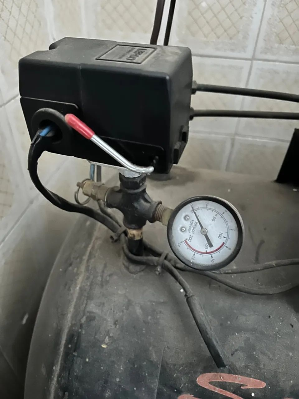  COMPRESSOR DE AR 10 PÉS MONOFÁSICO PEG NBPV-10/175L 120 LBS  - Foto 3