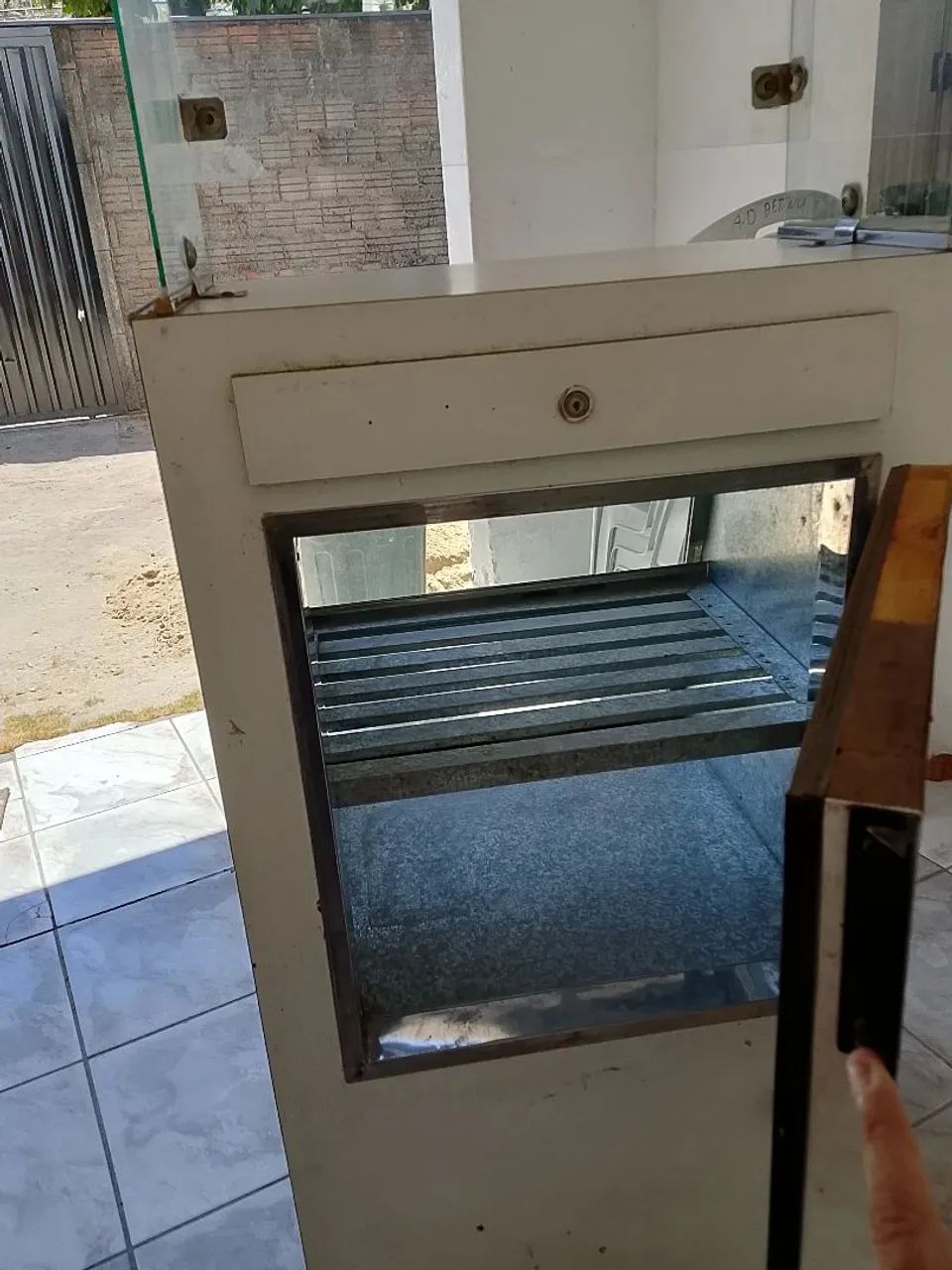 Espósito de salgados e bolos com preço baixo pra vender logo. - Foto 4