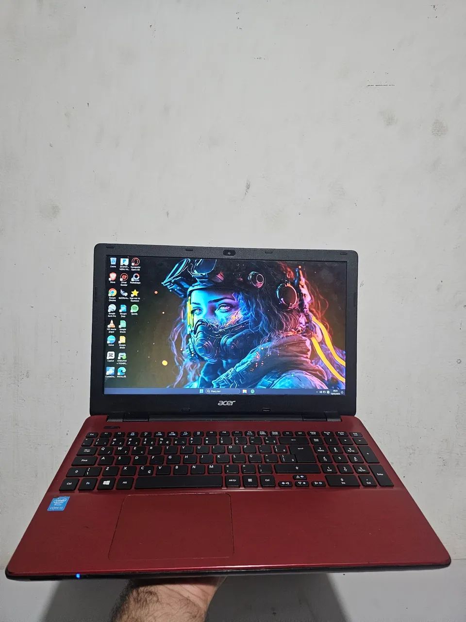 Acer Intel já com SSD bateria excelente, windows 11 office muito rápido ótimo estado!