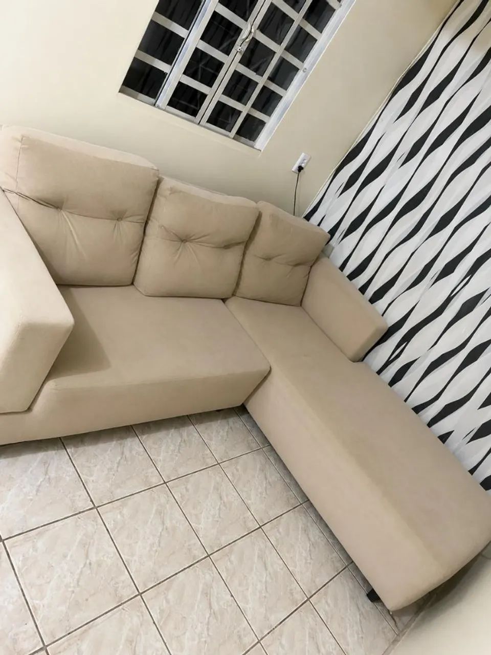 Sofá com chaise 