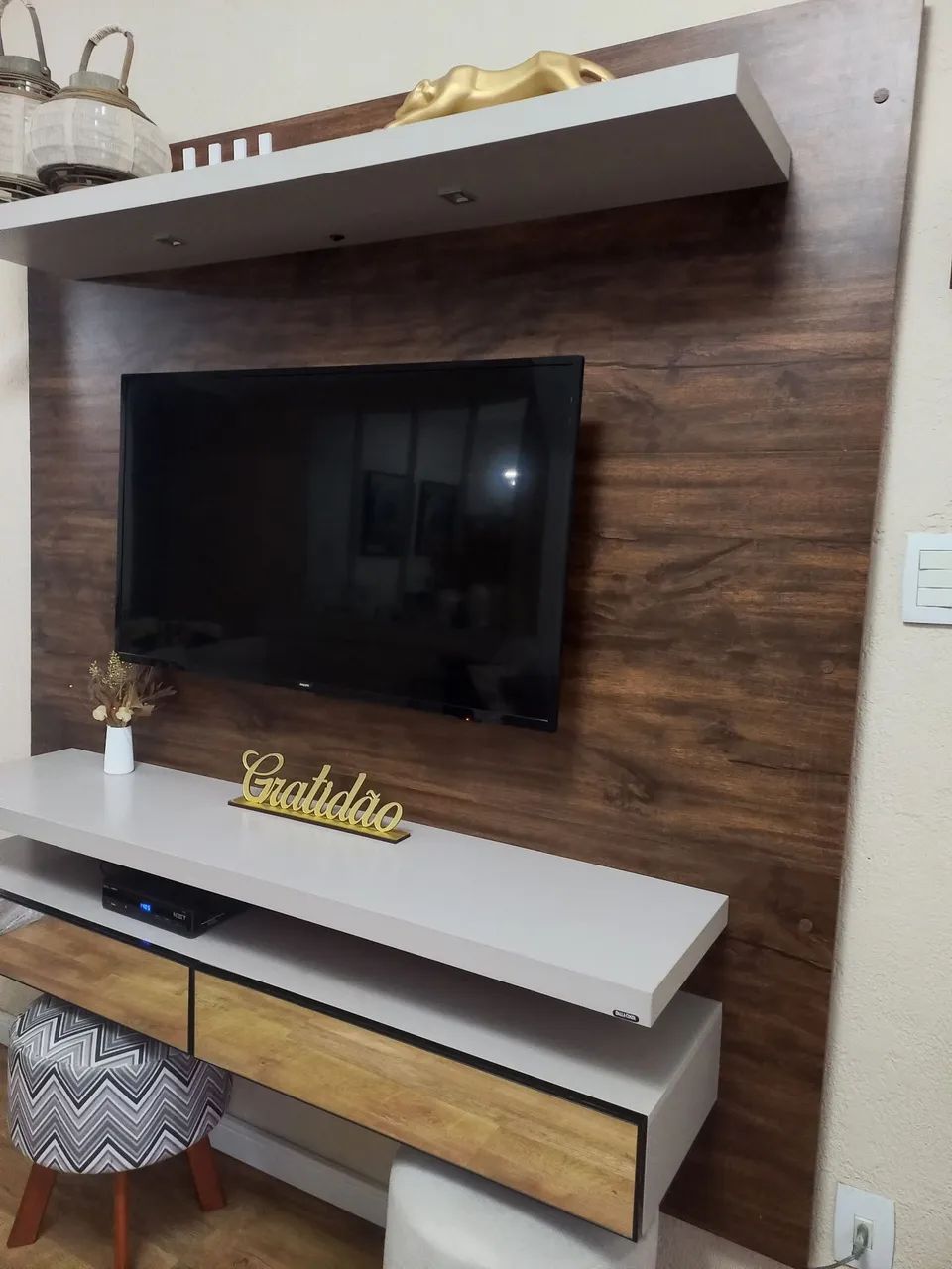 Painel para TV até 65 Polegadas 2 gavetas espelhadas e prateleiras robustas e Led - Foto 2