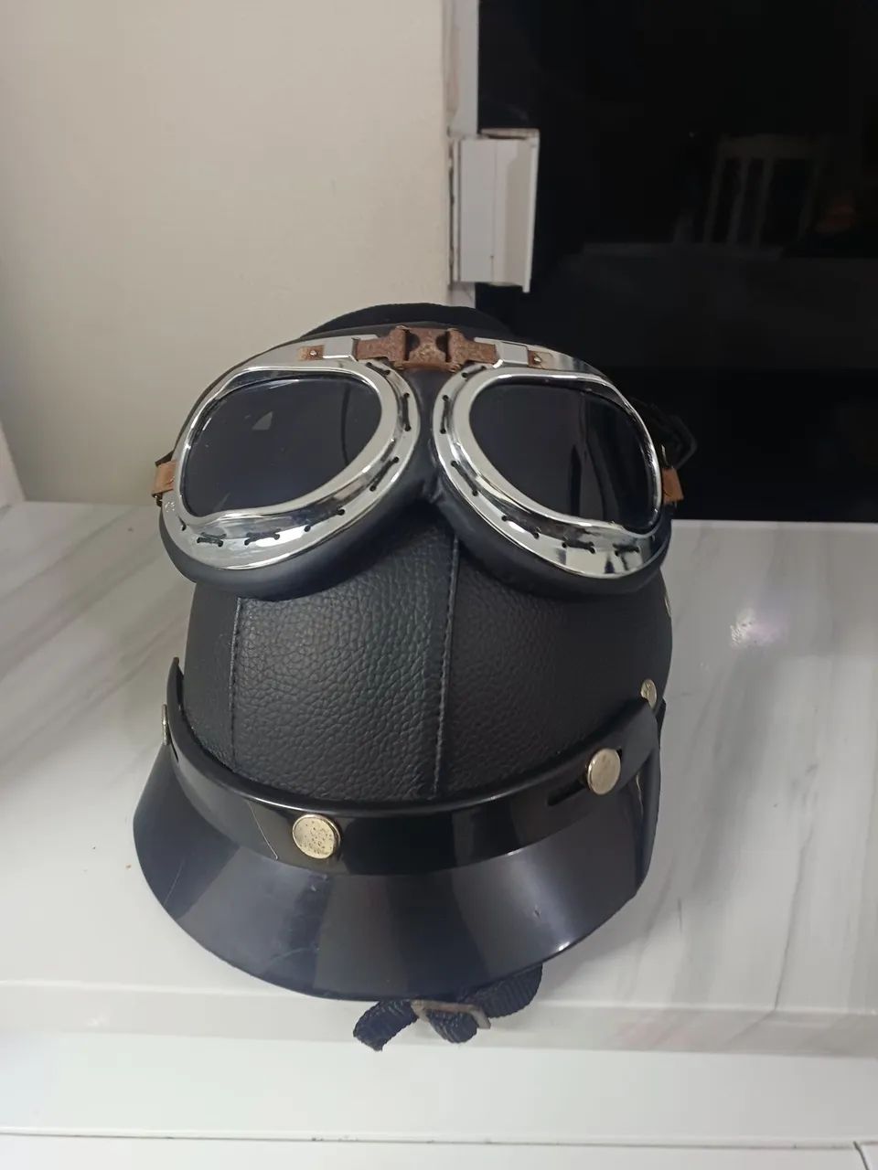 CAPACETE COQUINHO MAIS ÓCULOS DE PROTEÇÃO POUCO USADOS.
