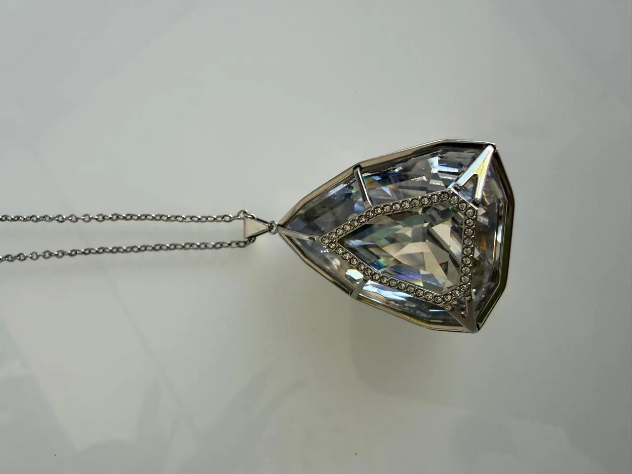 Colar Swarovski Large Triangular Cristal - Foto 2
