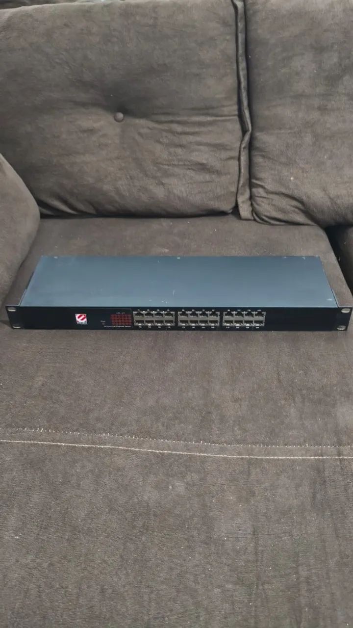  Switch Fast Ethernet da Encore com 24 portas RJ-45 de 10/100Mbps