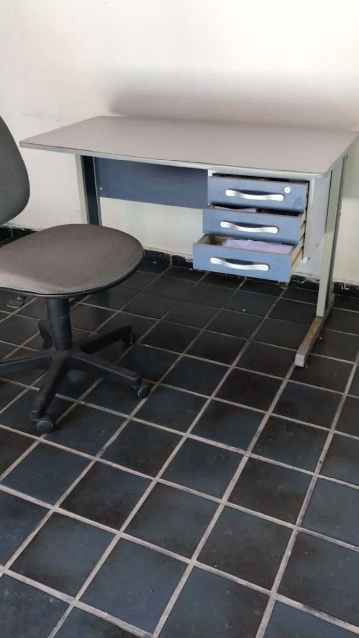 Mesa de Escritório com Cadeira 