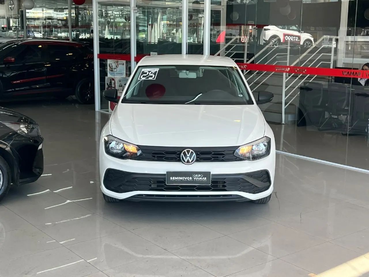 Volkswagen Polo Track 1.0 Flex 12V 5p, foto 2 de 18