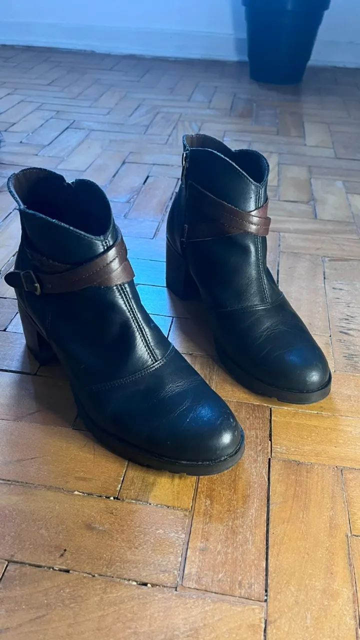 Bota feminina preta - Foto 4