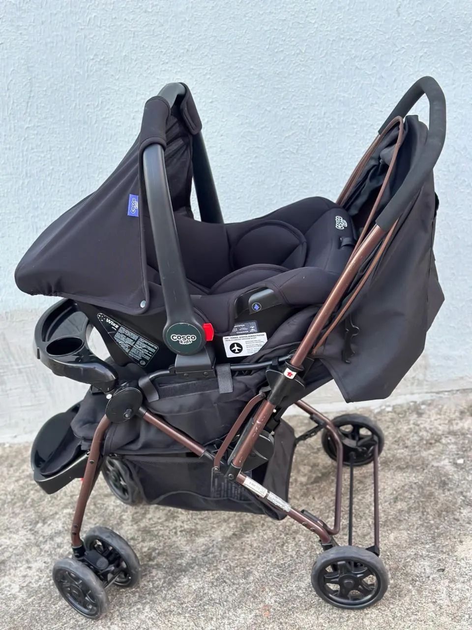 Carrinho de bebê e bebê conforto  - Foto 2