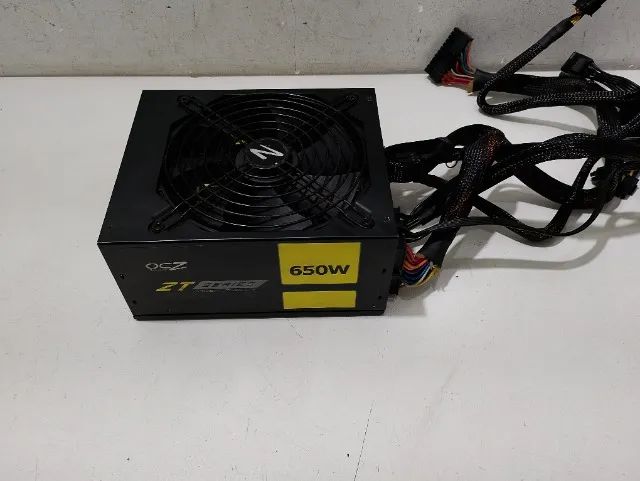 Fonte real OCZ ZT650W-CN full modular