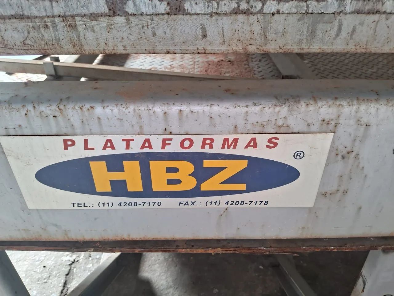 Plataforma elevatória hidraulica 