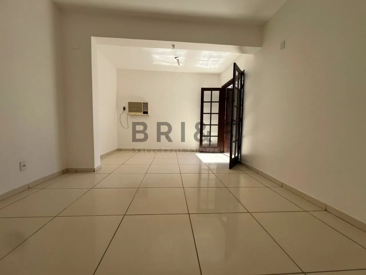 Casa para alugar com 4 salas, 2 vagas, 20m², Brooklin- São Paulo